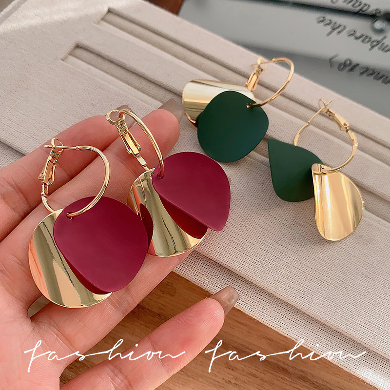 Retro metal earrings, women's ins irregular round pendant earrings, unique and exaggerated stud earrings, niche design sense earrings full figure