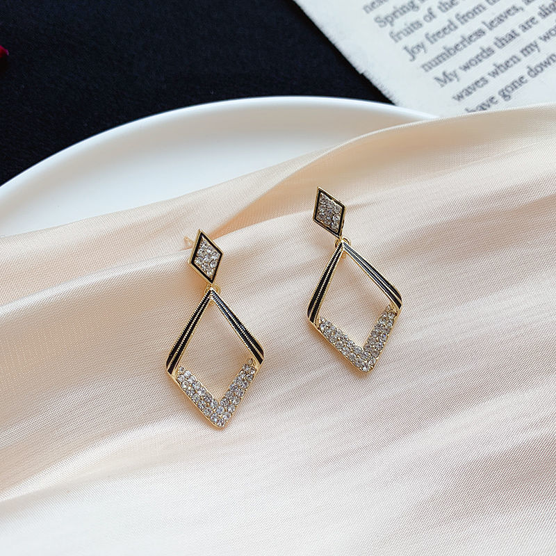New 925 silver needle rectangular diamond-encrusted stud earrings, a stylish Korean-style, personalized, trendy geometric fan-shaped earrings and pendants Application Scenario