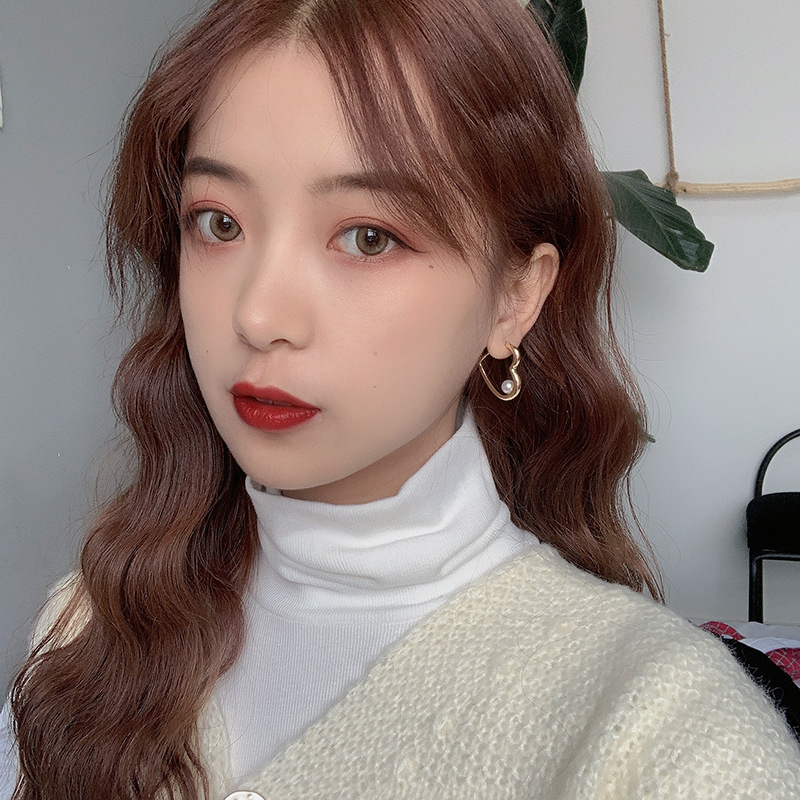 S925 Silver Needle fashionable heart-shaped pearl earrings for women, Korean versatile, unique and stylish, internet-famous ear rings, earrings and earrings for women Application Scenario