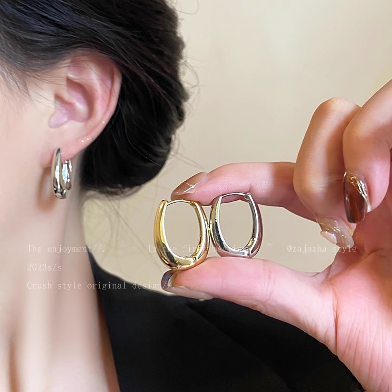 Oval plain ring ear buckle Women's 2025 new best-selling ins high-end style earrings, Korean-style fashionable and versatile round face earrings full figure