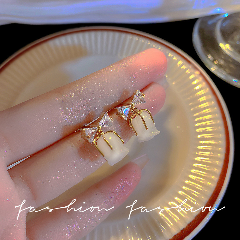 High-end bow zircon flower earrings, feminine, light luxury and simple stud earrings, ins style internet-famous earrings wholesale full figure