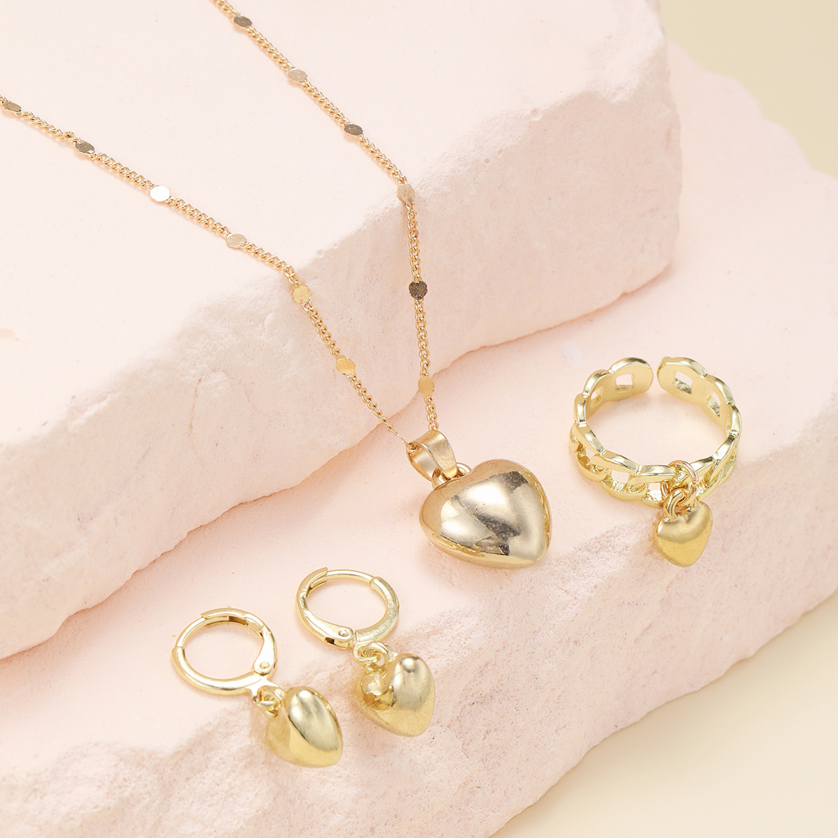 New cross-border fashionable and creative heart-shaped earrings, rings, necklaces and other high-end women's jewelry from Europe and America with a sense of design Item Picture