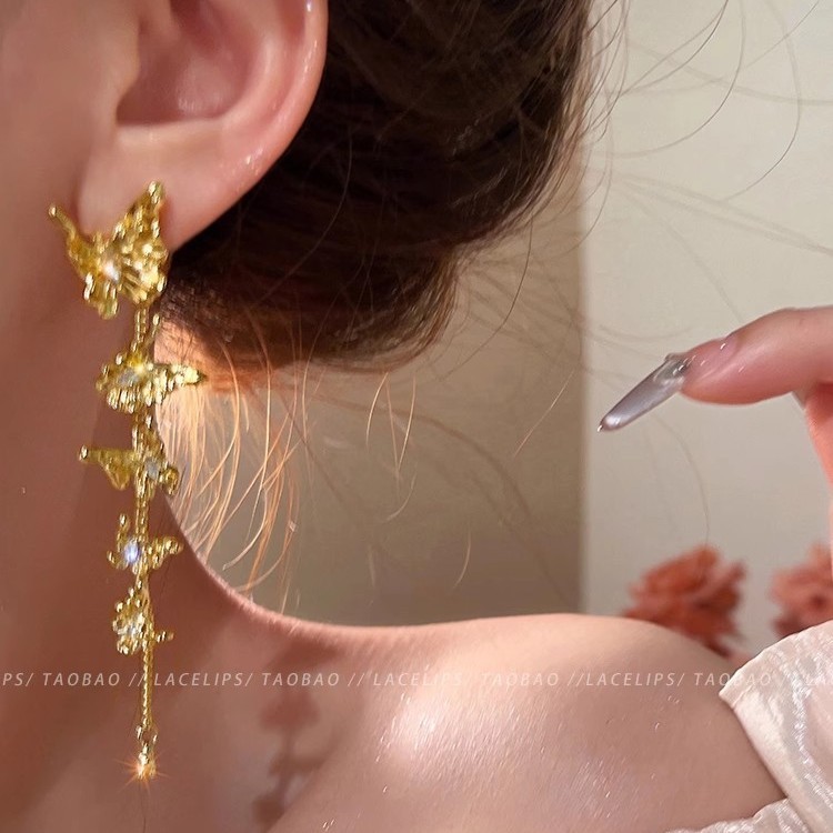 Gilded Butterfly Love ~ Golden Butterfly tassel Earrings for women, a light luxury and high-end look, elegant and stylish earrings details Picture