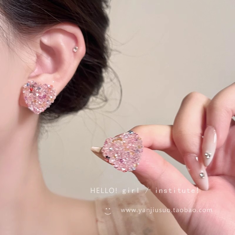 Korean Instags-style pink heart-shaped stud earrings for women, unique and beautiful design sense, sweet, simple and versatile, elegant earrings Specification drawing