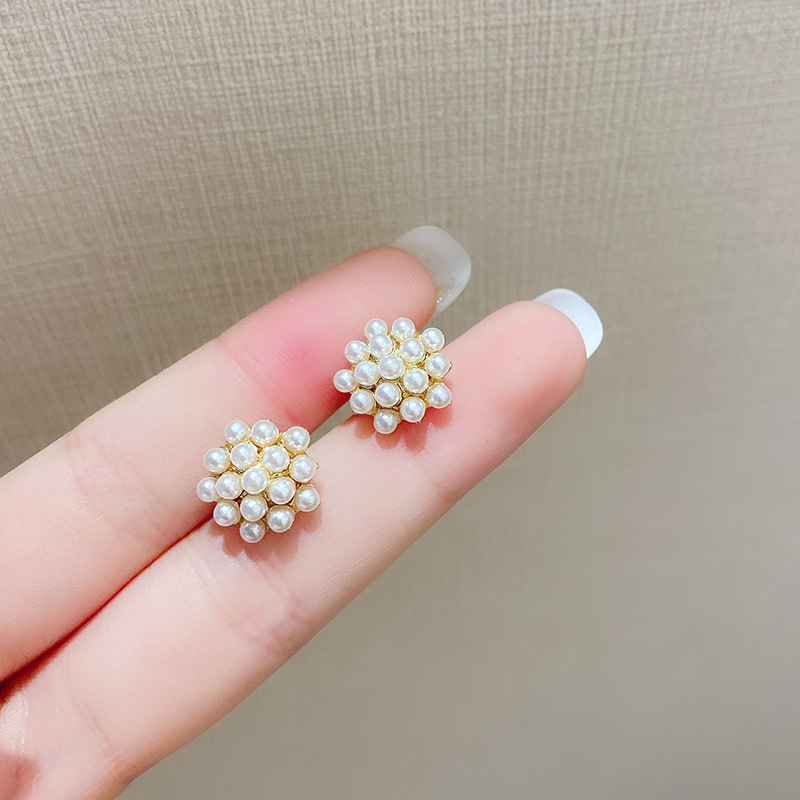 New retro Baroque simple and individual pearl earrings from Dongdaemun, South Korea, with a court style and unique temperament Specification drawing