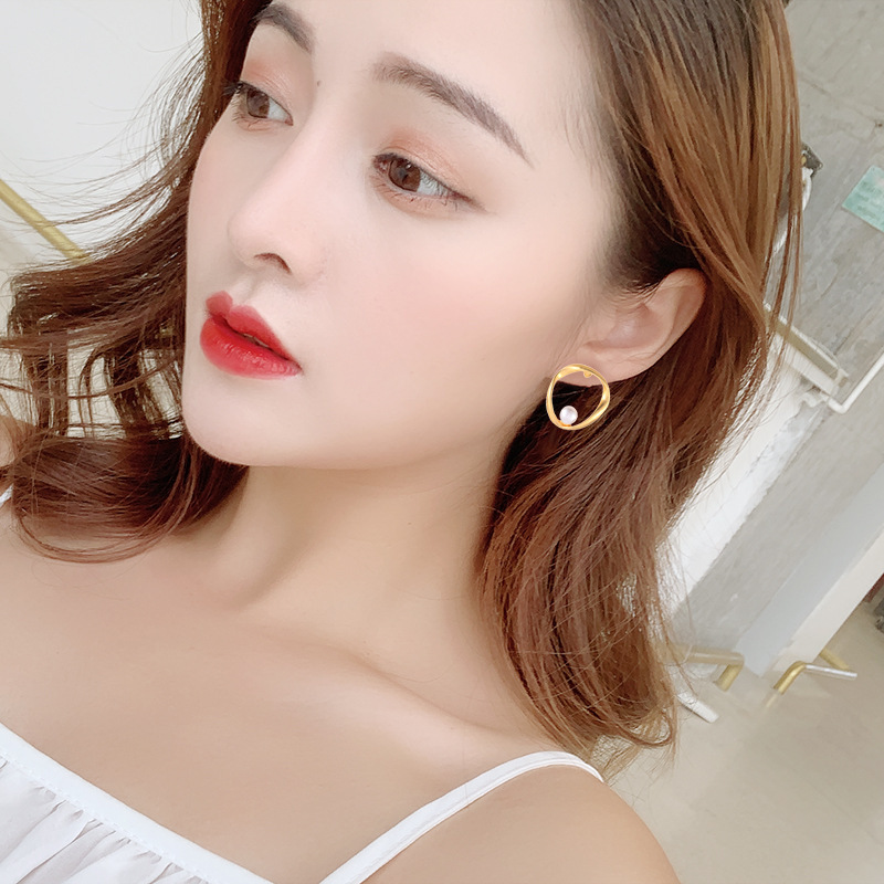 S925 Silver needle small pearl ear rings, Korean Dongdaemun earrings, simple and elegant, ins irregular stud earrings details Picture