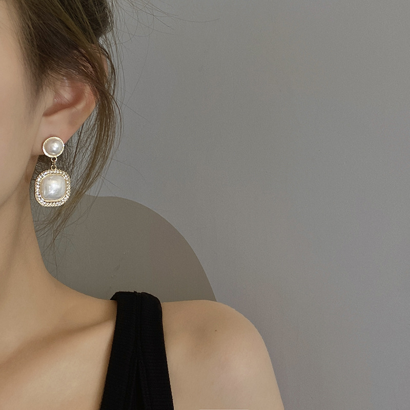 S925 silver needle vintage earrings from Dongdaemun, South Korea, women's niche sparkling diamonds, internet-famous style stud earrings, cold and elegant style pearl details Picture