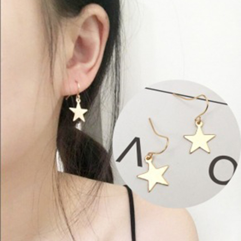 New minimalist and versatile European and American geometric girl's sheet-like cute five-pointed star earrings, star stud earrings full figure