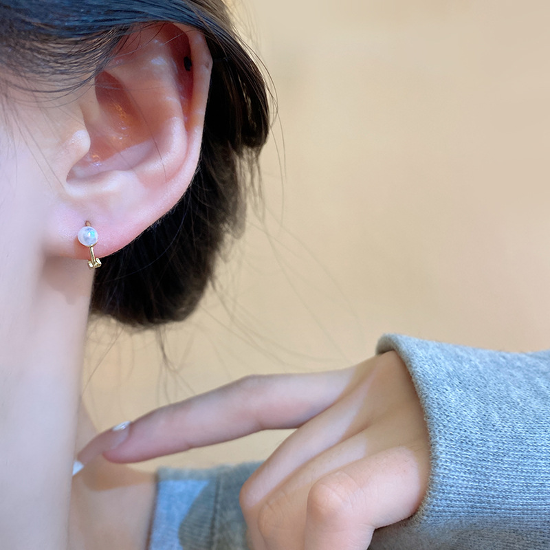 Korean version 925 silver needle pearl stud earrings, ear loops, women's ear rings, simple and compact commuter earrings, 2023 new style Application Scenario