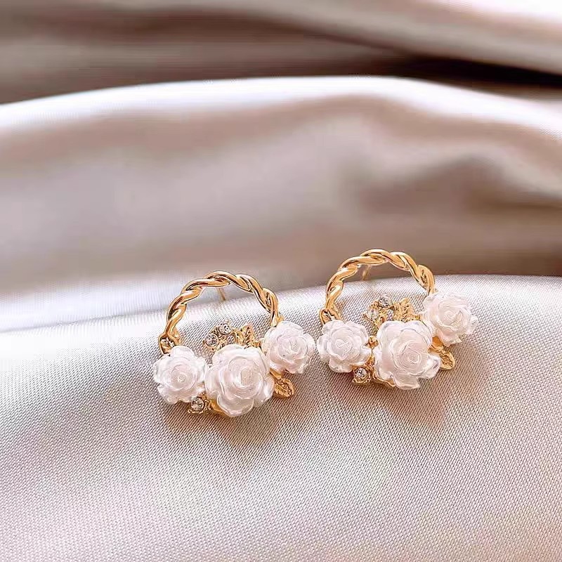 French retro camellia stud earrings for spring and summer, exuding a high-end and exquisite forest-themed beauty. Earrings for women with round faces Application Scenario