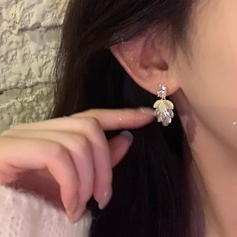 Golden wheat ear flower stud earrings, women's super zircon high-end fashion earrings, niche design, simple and versatile earrings Specification drawing