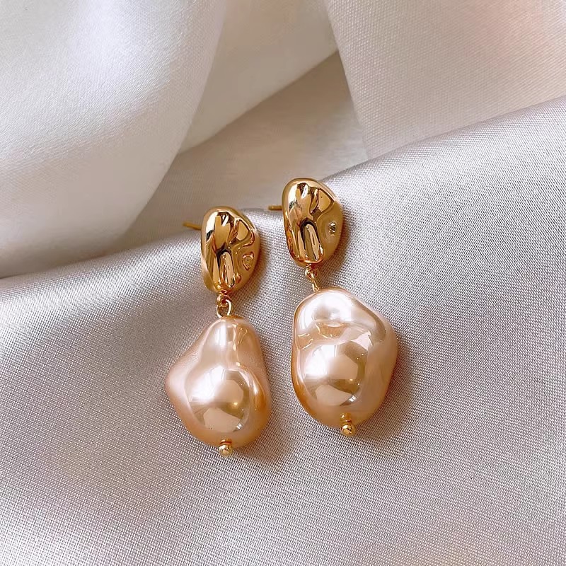 Hong Kong-style metal irregular-shaped Baroque pearl stud earrings, women's 925 silver needle fashionable and elegant earrings, retro earrings and earrings Specification drawing