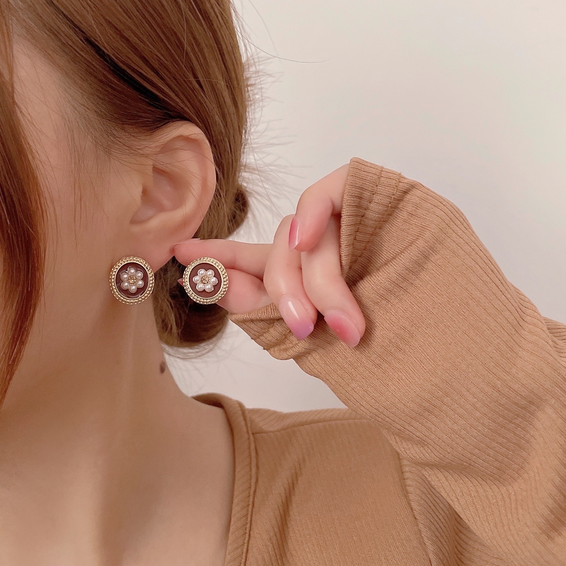 S925 Silver Needle Korean French retro Stud earrings for women, round pearl flower earrings, non-fading new trendy earrings Specification drawing