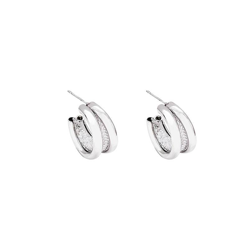 Silver cold style hollowed-out stud earrings, French high-end and elegant style earrings, women's niche design, simple and exquisite earrings Item Picture