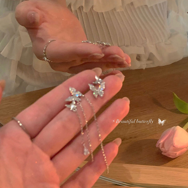 Asymmetrical butterfly-shaped long tassel earrings for women, with a niche design sense and a light luxury style, are trendy ear studs and earrings for internet-famous girls full figure