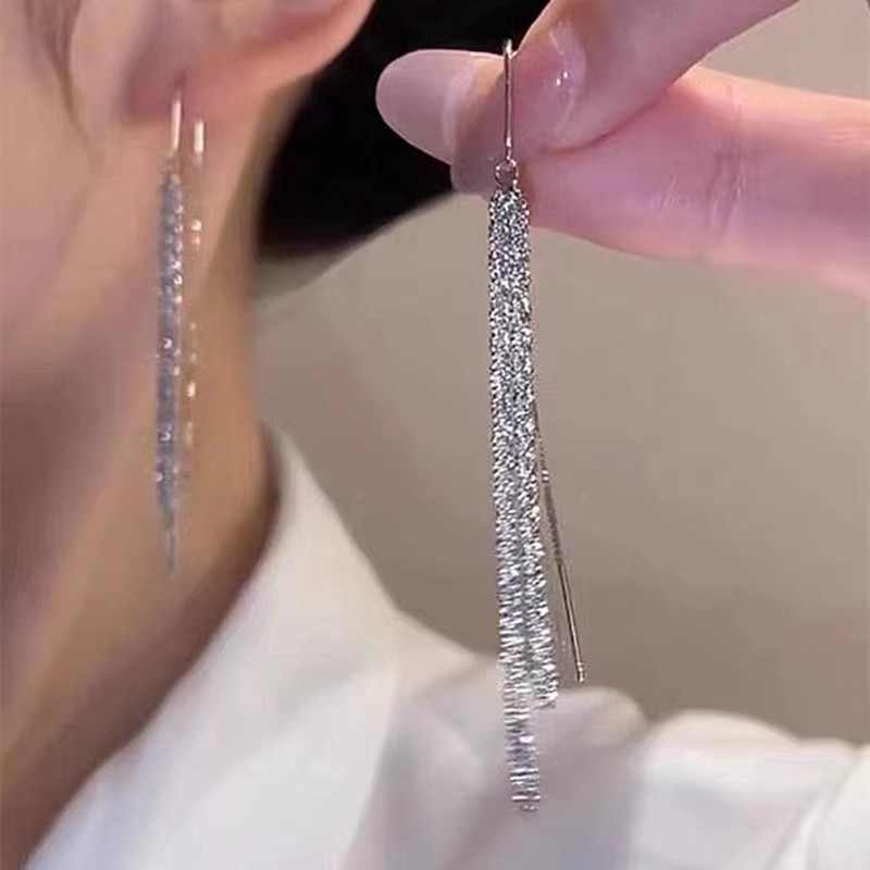 Sparkling starry sky tassel earrings for women, light luxury and elegant, versatile earrings, niche design, fashionable and unique earrings details Picture
