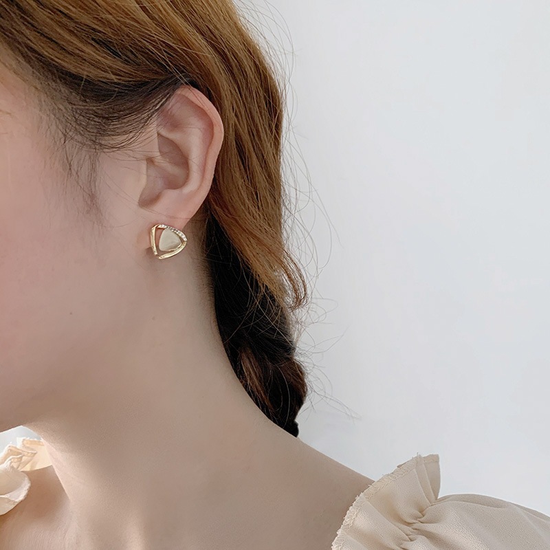 The new S925 minimalist triangular cat's eye stone stud earrings are small and stylish, featuring a unique Korean design details Picture