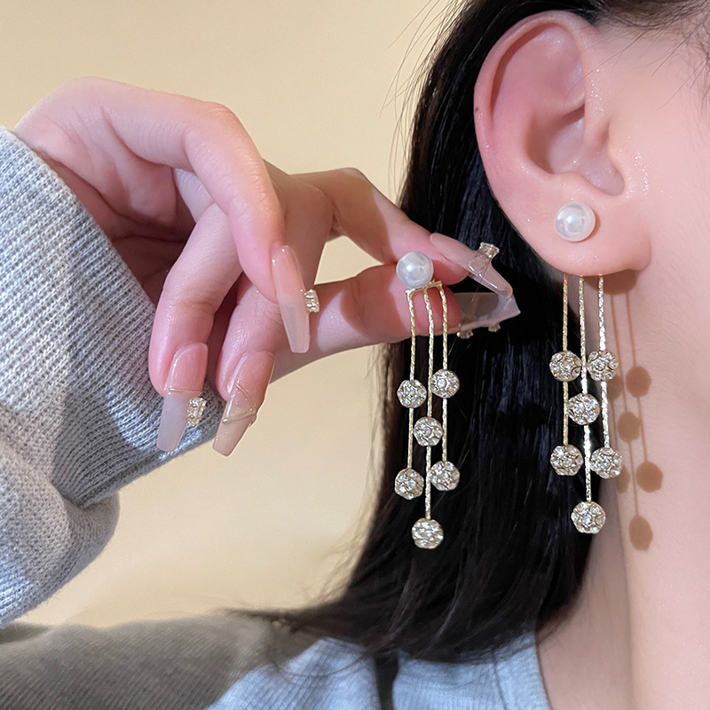 Long tassel grand earrings 2023 new bestsellers, high-end and light luxury earrings, exaggerated European and American style earrings for women details Picture