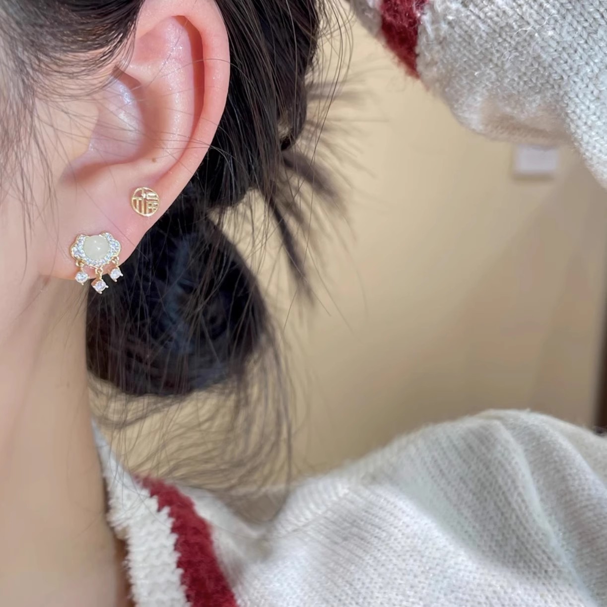 Exquisite cat's eye stone Ruyi Peace Lock four-piece set, stud earrings, women's niche design, versatile earrings, elegant and light luxury earrings Specification drawing