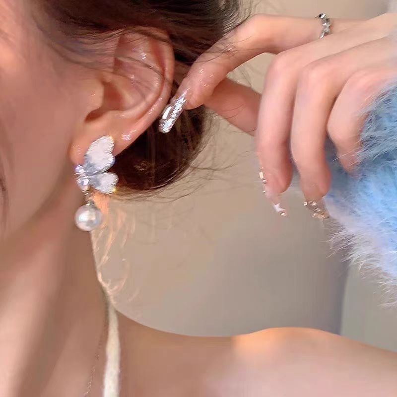 Gradient crystal butterfly pearl stud earrings for women 2024 new niche design light luxury earrings, Korean-style high-end earrings Specification drawing