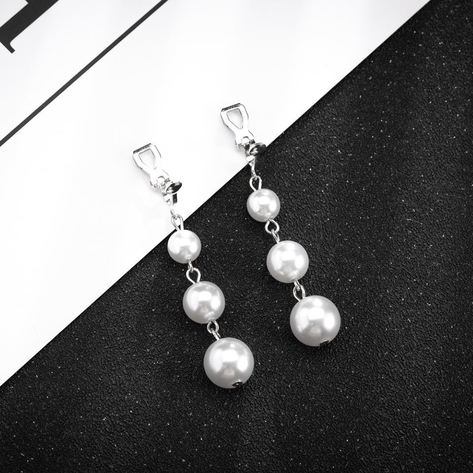 The new long and trendy high-gloss pearl earrings for women, including earrings, ear clips, no ear piercings, and ear studs, are stylish and versatile, with a unique Korean style Application Scenario