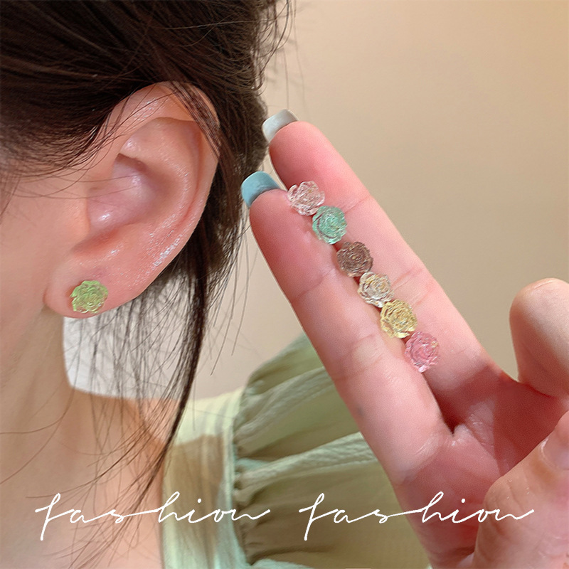 Simple, compact, light luxury flower stud earrings, daily exquisite and versatile earrings, super ethereal, fresh, sweet and elegant earrings wholesale details Picture