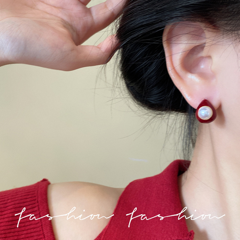 Ankela red teardrop stud earrings for women, French retro niche steamed bun pearl earrings, high-end and unique earrings Application Scenario