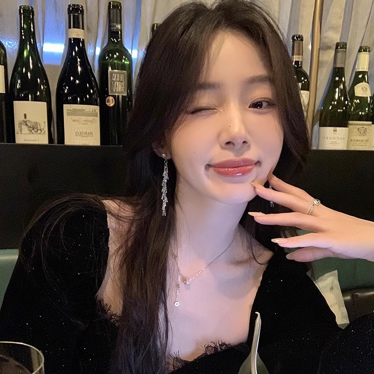 The wheat ear tassel earrings exude a sense of sophistication and elegance, featuring a light luxury and niche design. They are long, trendy and stylish accessories for women Specification drawing