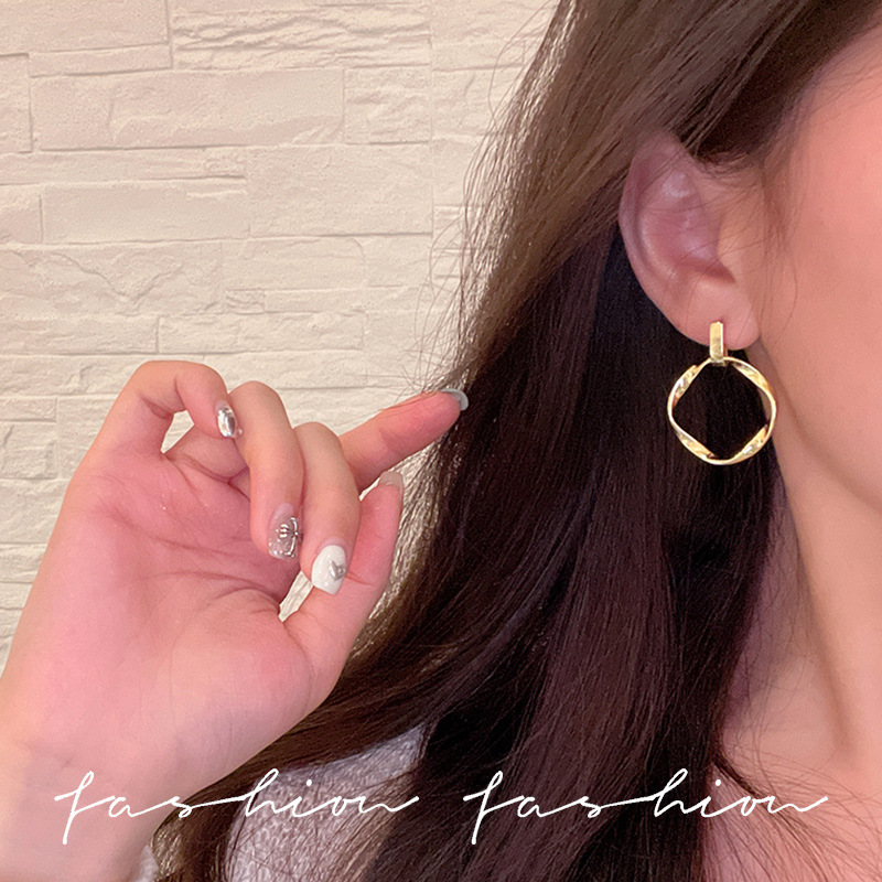 European and American style simple geometric earrings, women's irregular retro circular stud earrings, niche light luxury internet-famous earrings wholesale Specification drawing