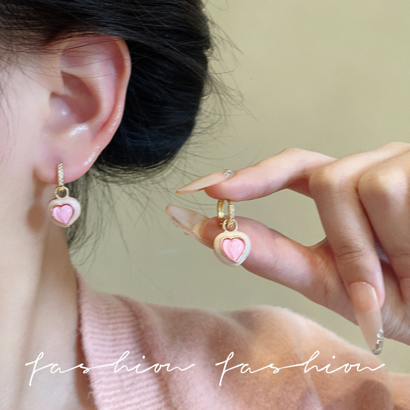 Pink Mist Sweetheart Peach Ear buckles, gentle and sweet heart-shaped stud earrings, light luxury high-end earrings and earrings for women details Picture