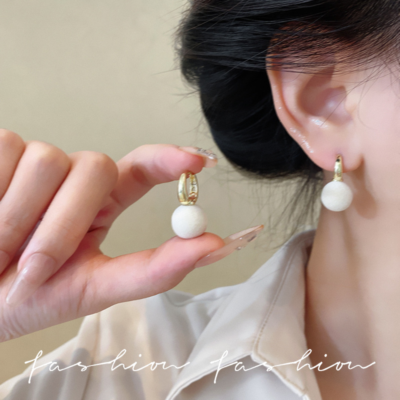 Korean autumn and winter flocked earrings, ear rims, French high-end, niche design, ear buckles, 2025 new trendy women's earrings Application Scenario