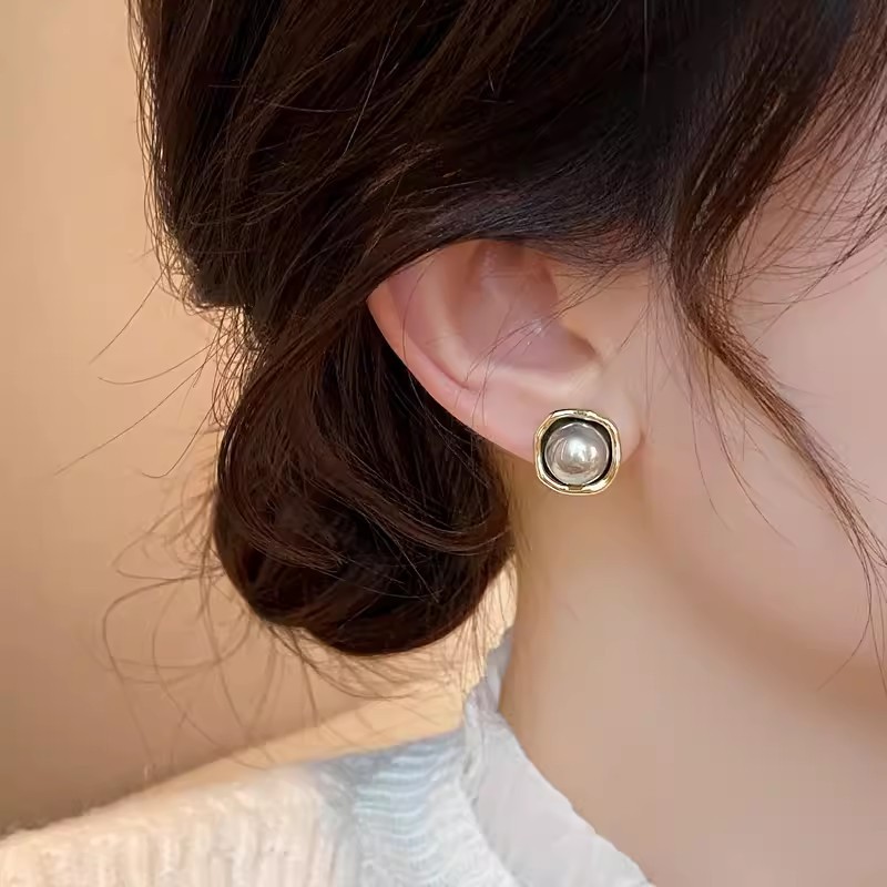 S925 Silver Needle Grey Pearl French Retro Earrings, simple and elegant, versatile stud earrings, commuting earrings for women Application Scenario