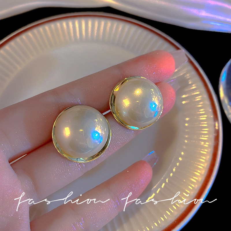 French large pearl stud earrings with a unique design sense and retro style for women, 2023 new trendy and stylish high-end earrings for socialites full figure
