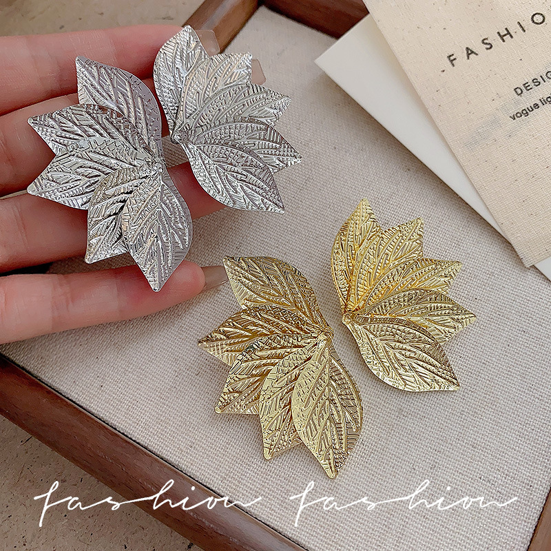 Gold and silver dual-color leaf-shaped textured earrings, symmetrical cross-border earrings, five-leaf multi-layered accessories details Picture