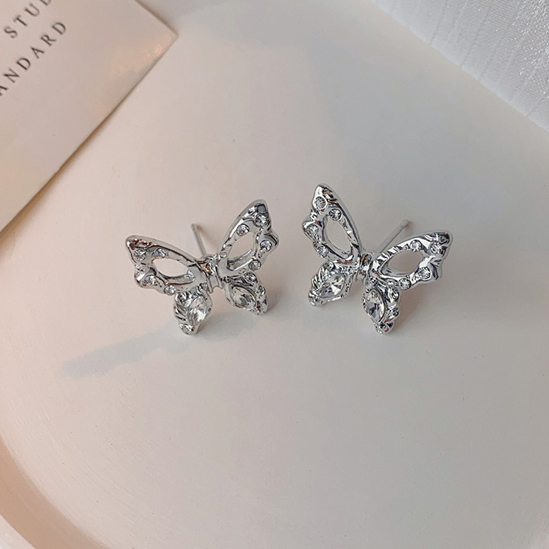 The new S925 silver needle ethereal hollowed-out butterfly stud earrings feature a simple design, a sweet and light luxury look, and are fashionable and elegant earrings details Picture