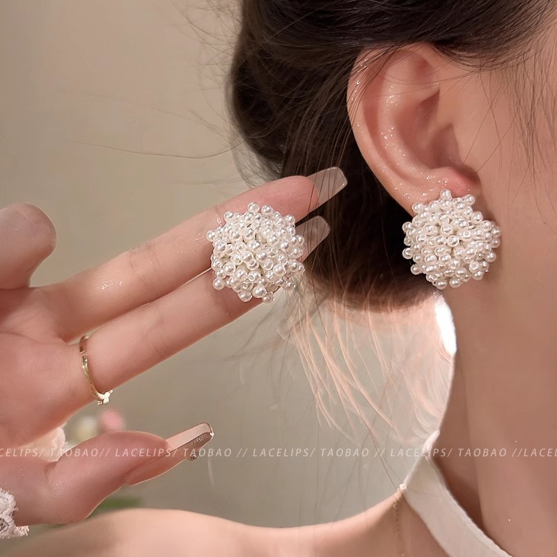 Exquisite pearl-woven floral stud earrings for women, a new 2025 bestseller, elegant earrings with a French high-end feel full figure