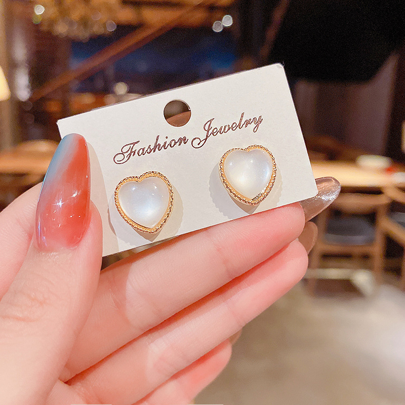 S925 Silver Needle Korean Version Super Fairy New cat's Eye Stone heart-shaped stud earrings, simple and elegant design sense, stud earrings and earrings full figure