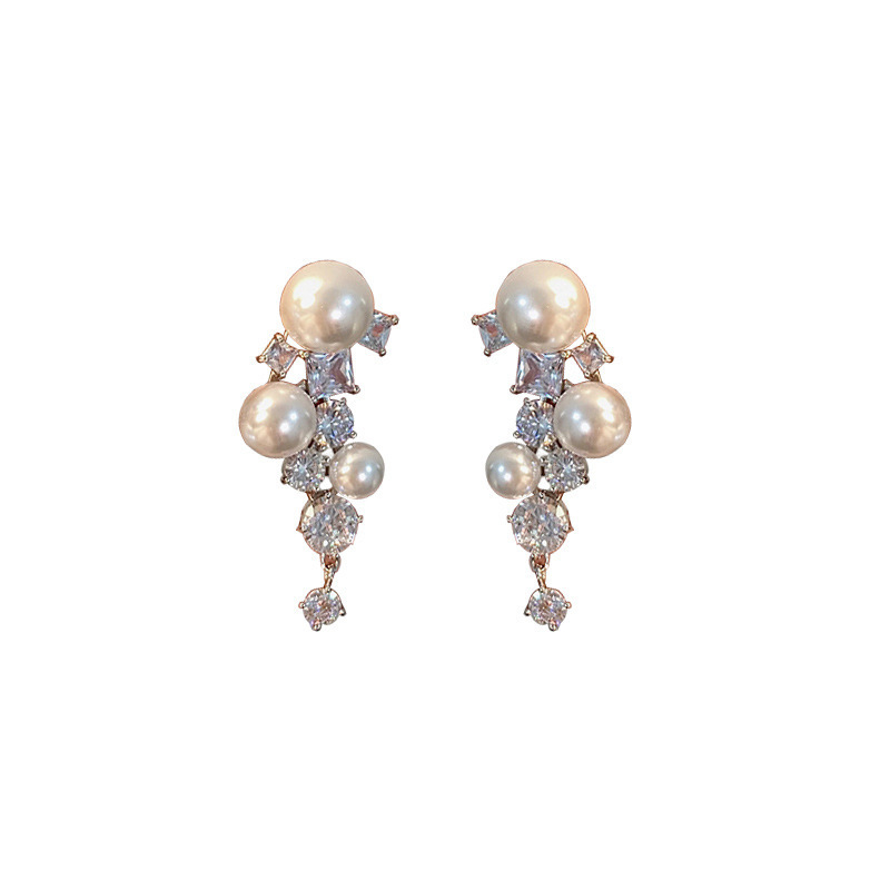 S925 Silver needle diamond-encrusted French retro pearl earrings, a high-end and light luxury stud, are a rare and elegant ear accessory for women Item Picture