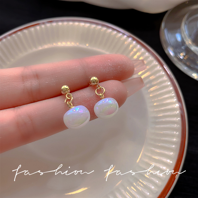 Korean niche design pearl pendants, retro earrings, light luxury and high-end style, simple silver needle wholesale Specification drawing