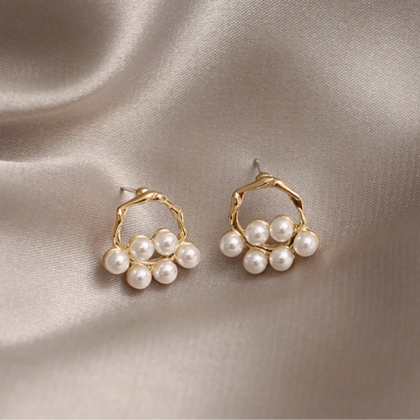Korean-style small pearl stud earrings, retro hollowed-out geometric rings, stylish earrings and earrings wholesale full figure