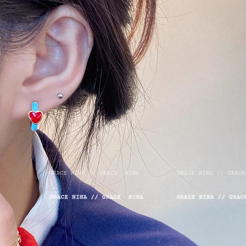 French red glazed heart-shaped stud earrings, a niche design for women, are fashionable and versatile. They exude a sense of sophistication and are personalized earrings for spring and summer Specification drawing