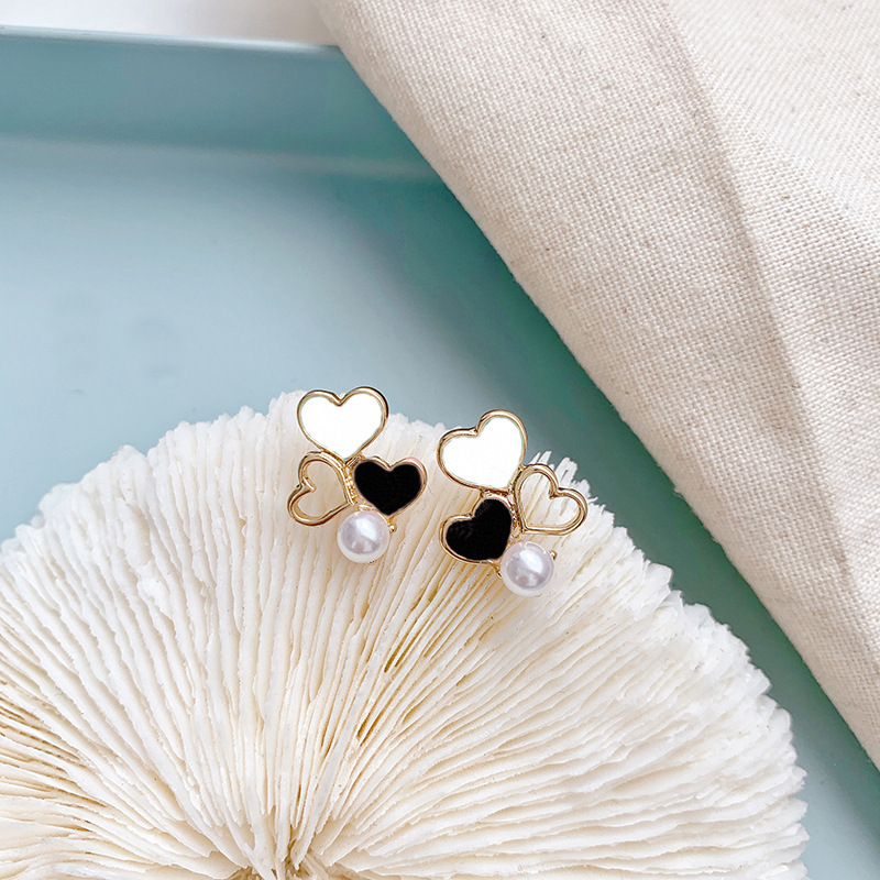 S925 Silver Needle Korean Fashion Girl heart-shaped Oil Drop, versatile, light luxury style, niche high-end design, stud earrings full figure