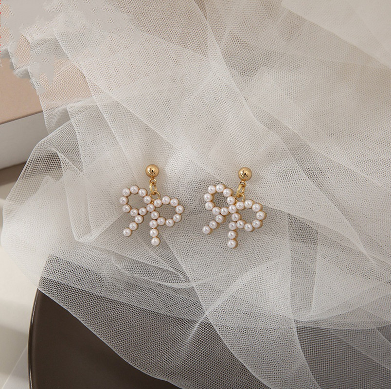 Trendy new Korean-style pearl butterfly pearl individual simple and elegant steel needle gold stud earrings for women Specification drawing