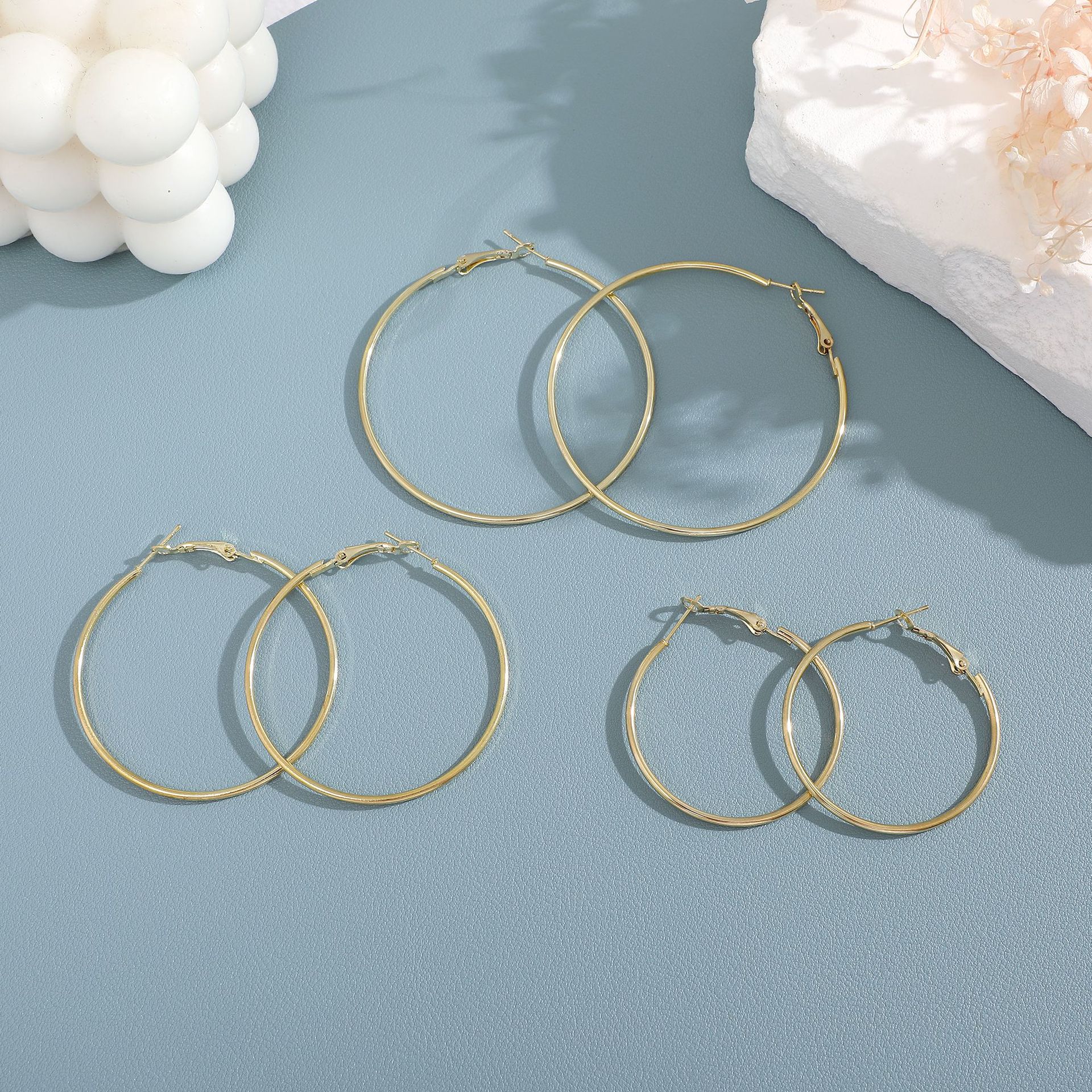 Cross-border best-selling European and American rock exaggerated ear ring geometric circle 6-piece ear ring set, personalized earring combination Application Scenario