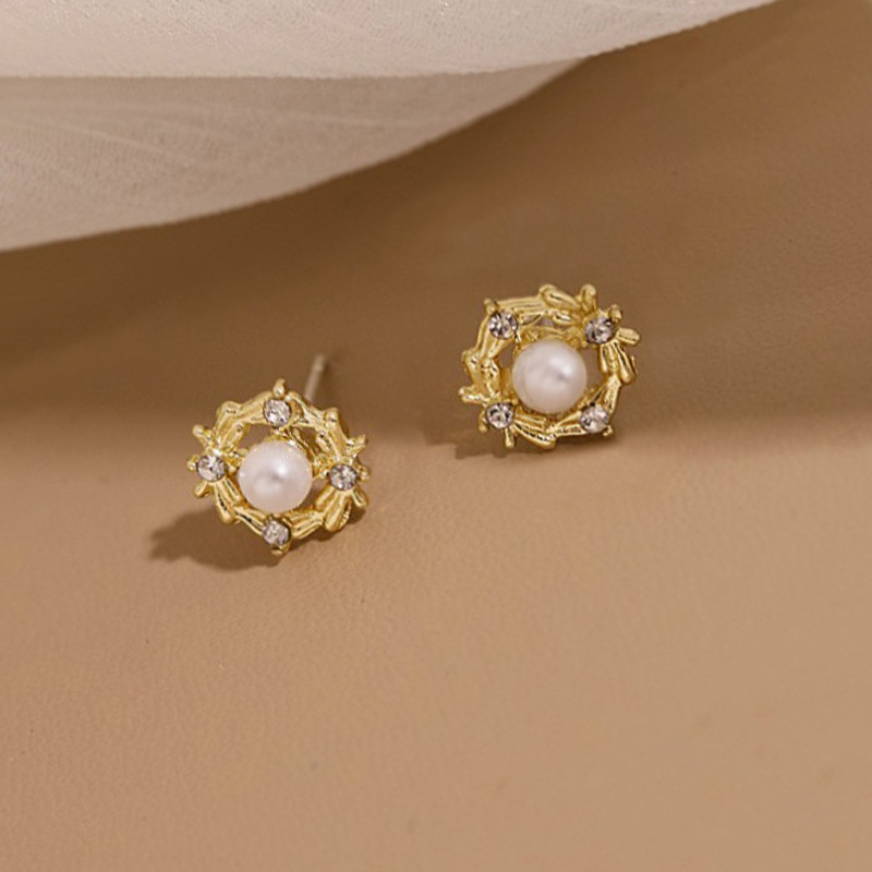 Silver Needle S925 Korean pearl and rhinestone hollowed-out garland stud earrings and small accessories, one-piece dropshipping full figure