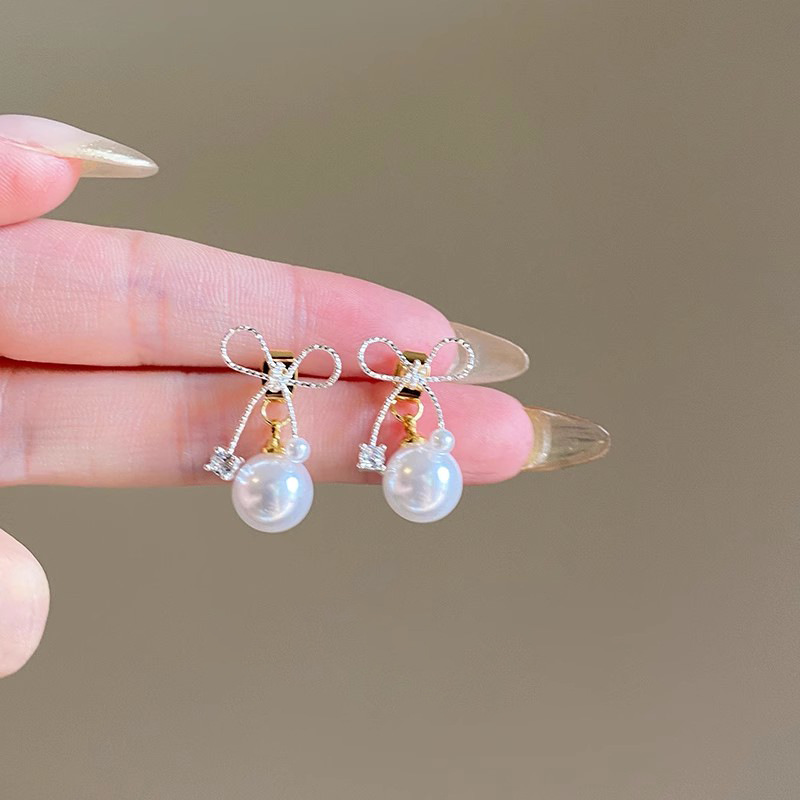 Japanese and Korean fresh bow pearl stud earrings for women, light luxury and high-end, niche earrings, design sense and elegant earrings details Picture