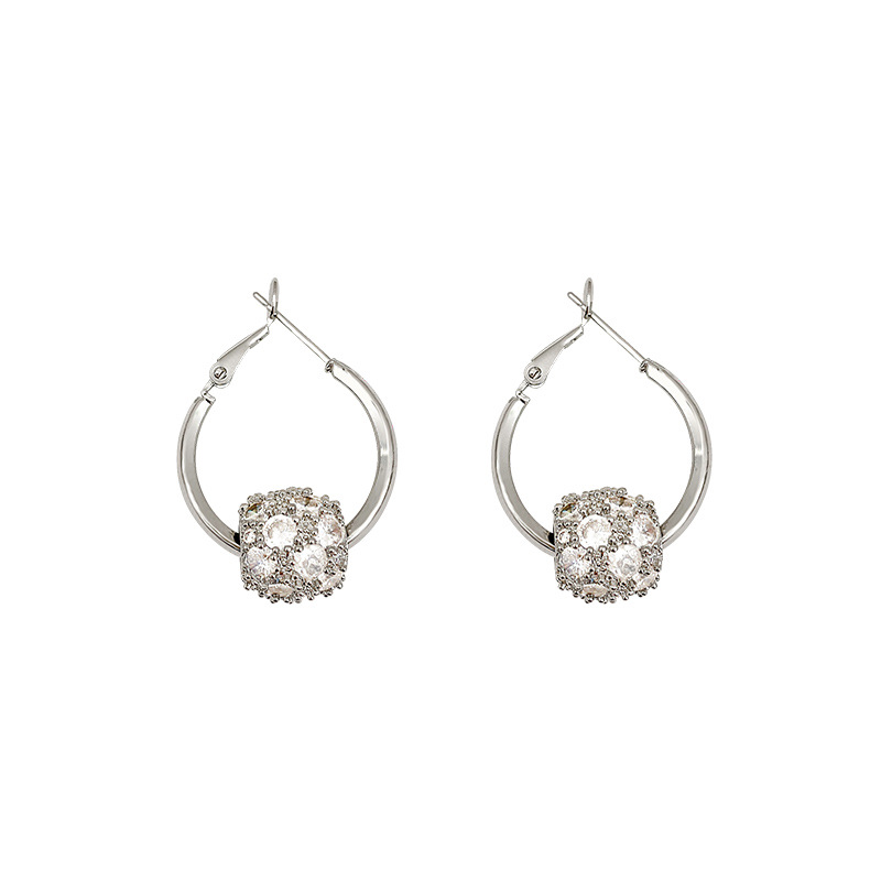 In 2023, the popular earrings and ear rings with a 925 silver needle design exude a sense of elegance and sophistication. This is a niche design and a trend of stud earrings Item Picture