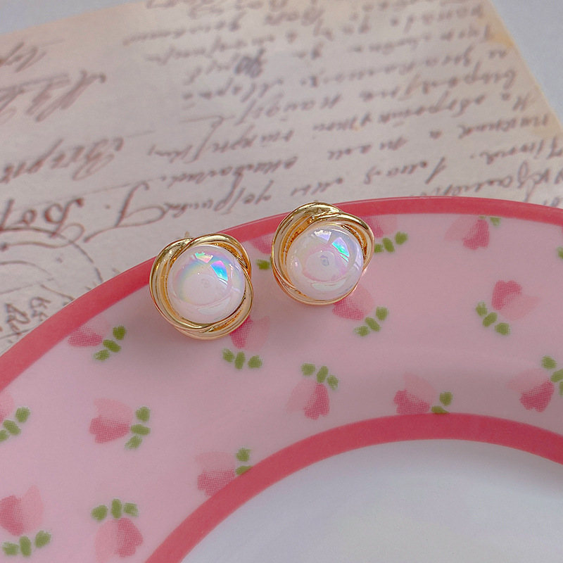 S925 Silver needle, with a niche design sense, spiral metal iridescent pearl stud earrings, is a simple and luxurious earpiece with a feminine charm Specification drawing