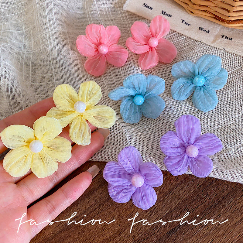 The sweet and ethereal purple flower stud earrings, a female Internet celebrity, exude a high-end and fresh vibe. These earrings are versatile and unique full figure