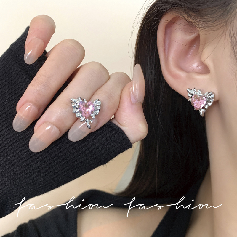 Liquid heart-shaped earrings with a niche design sense, elegant and trendy, light luxury stud earrings, trendy, sweet and cool, simple earrings, and a sense of sophistication for women details Picture